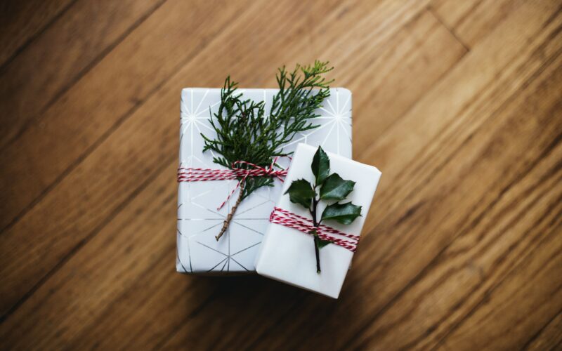 10 Holiday Gifts Financial Advisors Can Send to Clients in 2021 Thumbnail